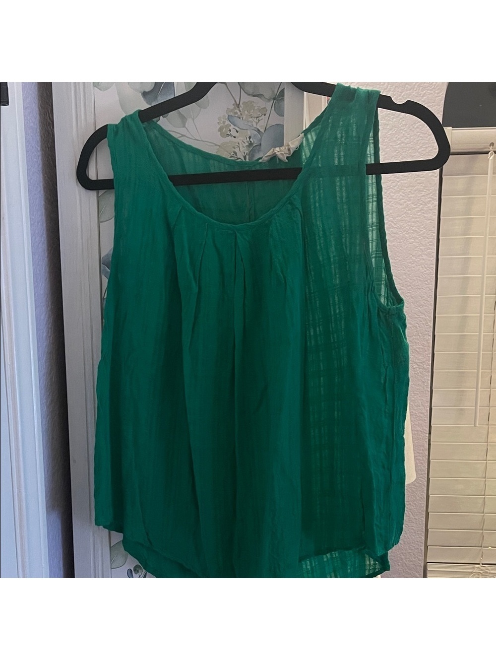 Sweet Wanderer | M | Green Sleeveless Blouse - perfect for layering - Picture 2 of 7